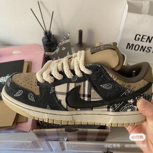 Nike SB Dunk x Travis Scott sneakers